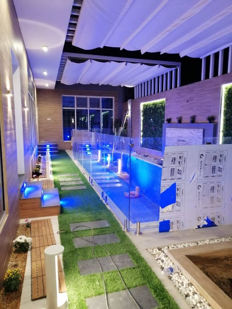حواجز زجاج للمسابح